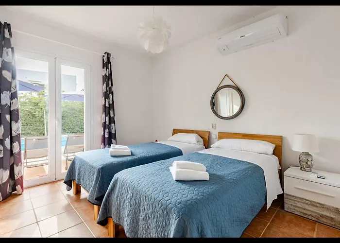 Adele Sea View Villa Binibeca